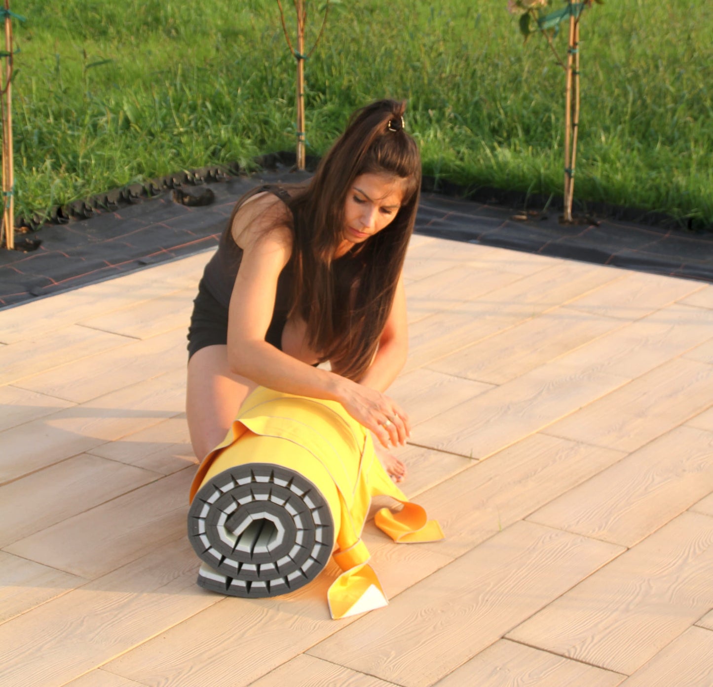 Mata karimata Gruba bez efektu Pamięci Grafitowa | Mata turystyczna Gruba Grafitowa | Uniwersalna mata izolacyjna bez memory foam Grafitowa