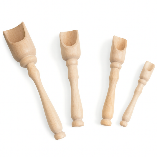 Zestaw czerpaków kuchennych z przyprawami na białym tle – Chłopcy z Rancza / Ranch Boys