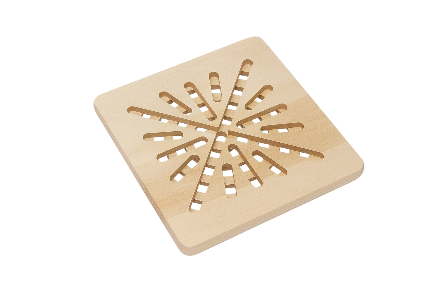 Kwadratowa drewniana podkładka pod gorące naczynia wykonana z jasnego drewna bukowego, z wyciętym symetrycznym wzorem w kształcie promieni.
