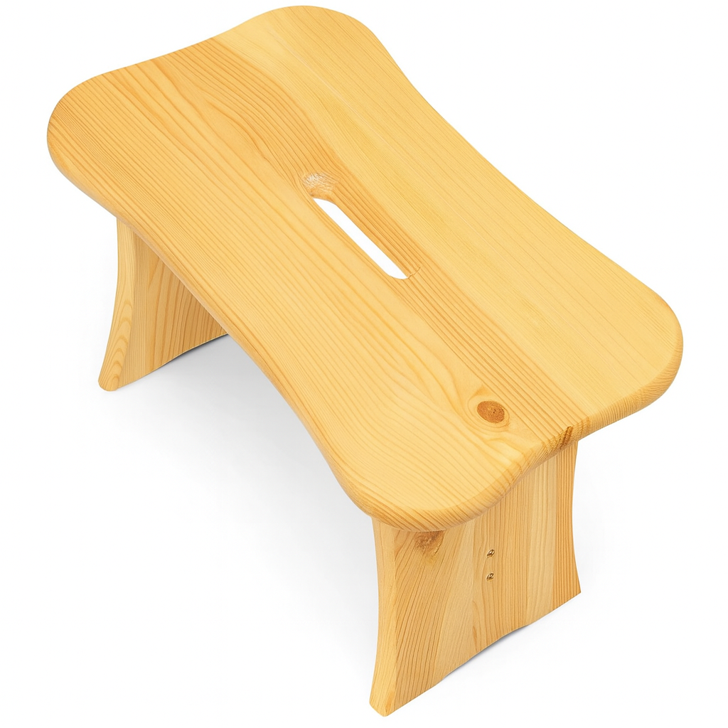 Drewniany taboret w kolorze naturalnym – solidne, ręcznie wykonane siedzisko z uchwytem pośrodku, idealne do domu, warsztatu lub ogrodu.