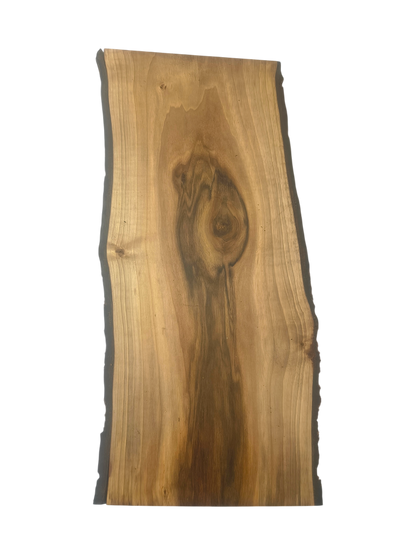 Plank van walnotenhout – uniek, geolied, met natuurlijke schorsrand