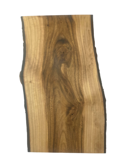 Plank van walnotenhout – uniek, geolied, met natuurlijke schorsrand